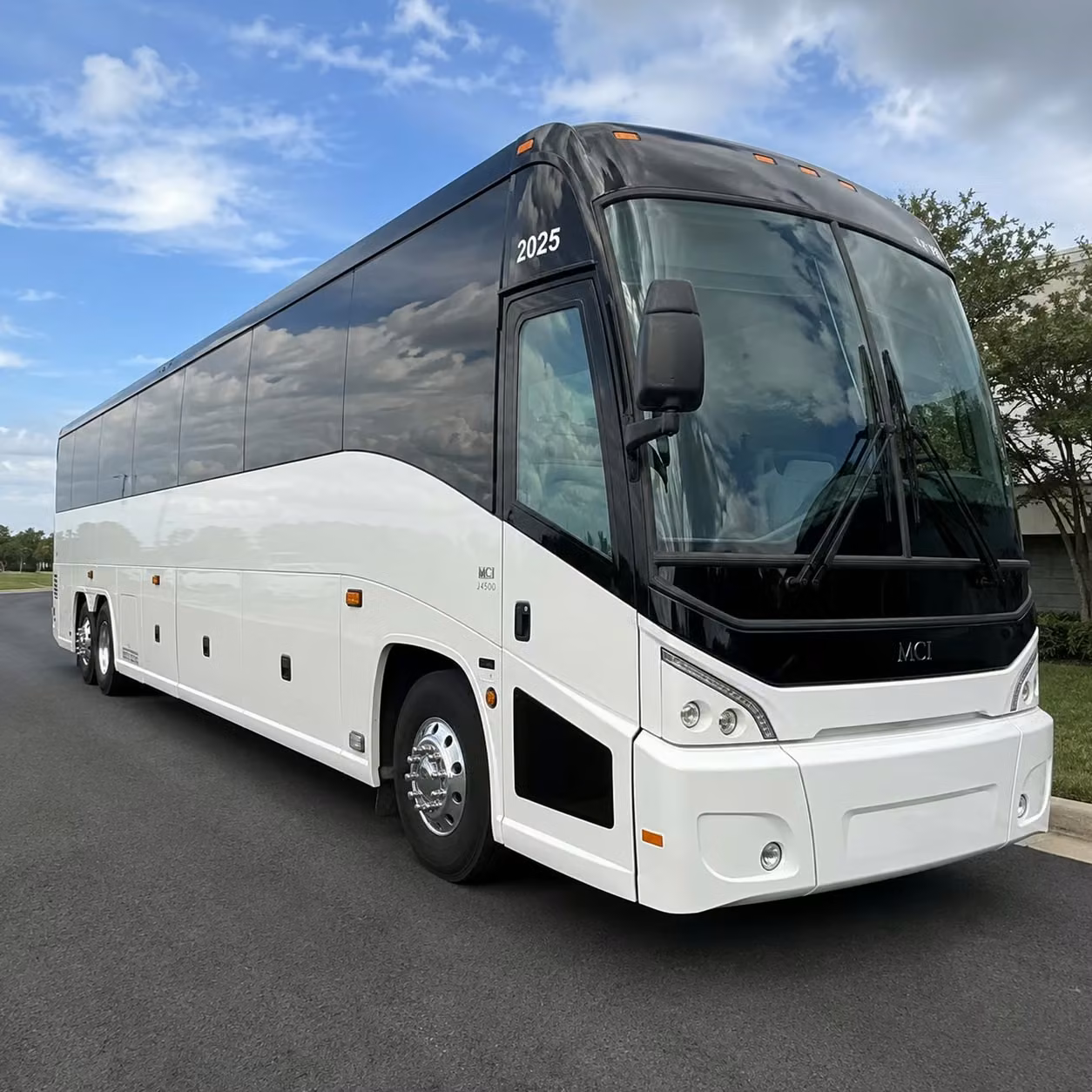 party buses and minibuses for small groups heading to north shore concerts