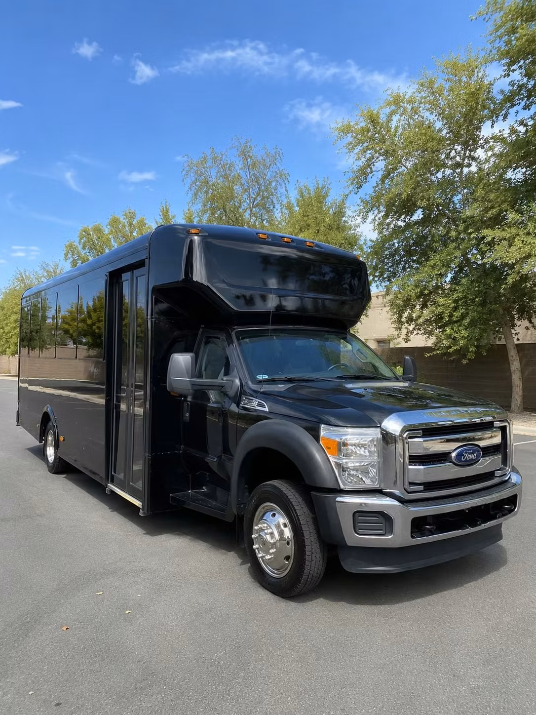 party buses for lynn prom groups who want to arrive in style